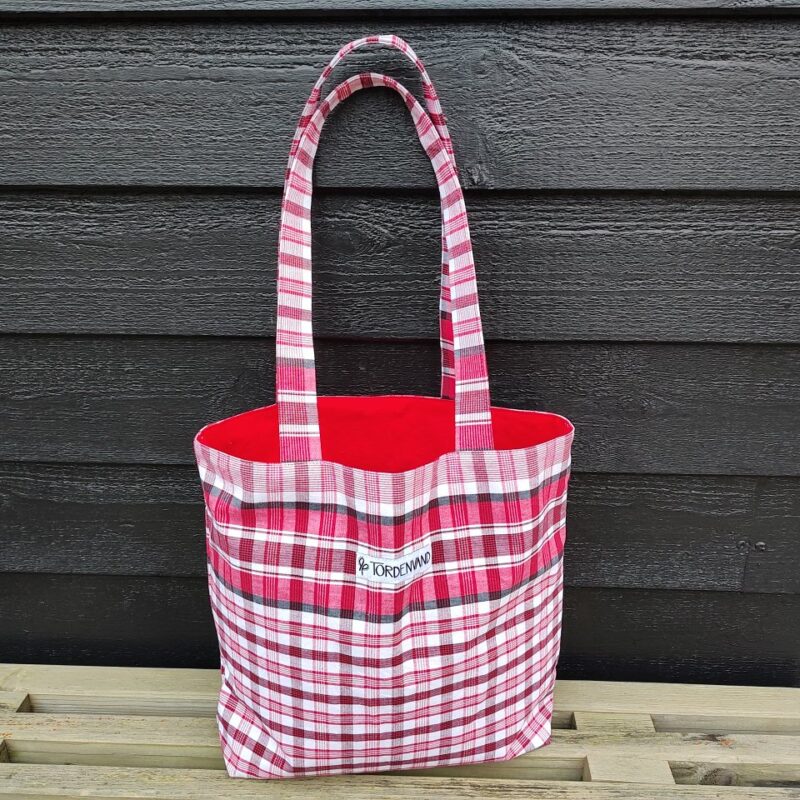 upcycled-taske-roed-2