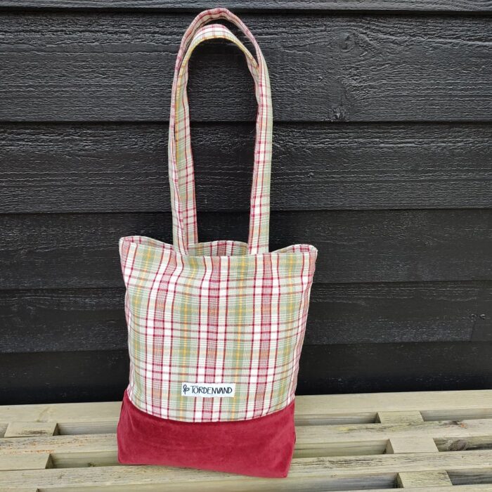 upcycled-taske-roed-1