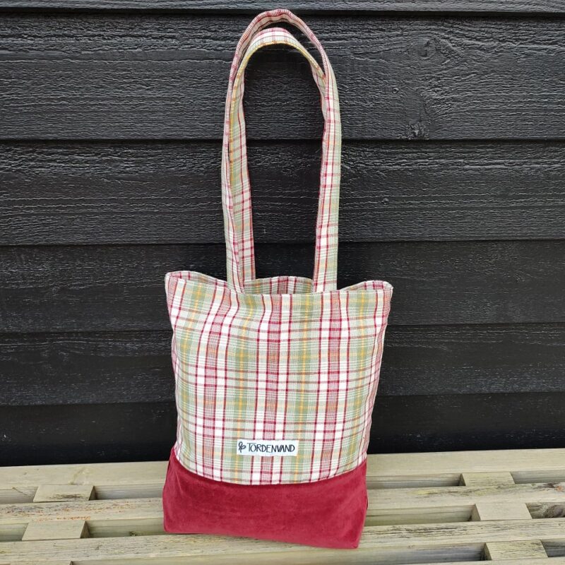 upcycled-taske-roed-1