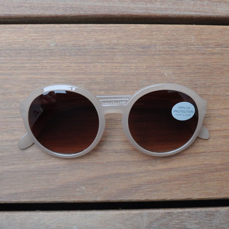 solbrille-sand