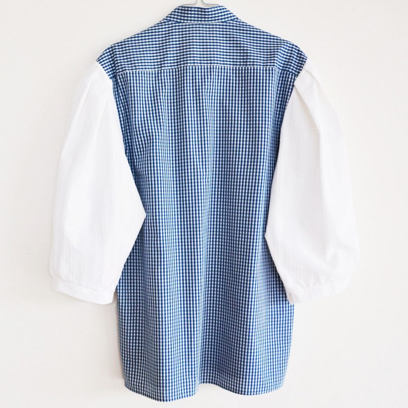 skjorte-med-hvide-pufaermer1a skjorte-med-hvide-pufaermer1a