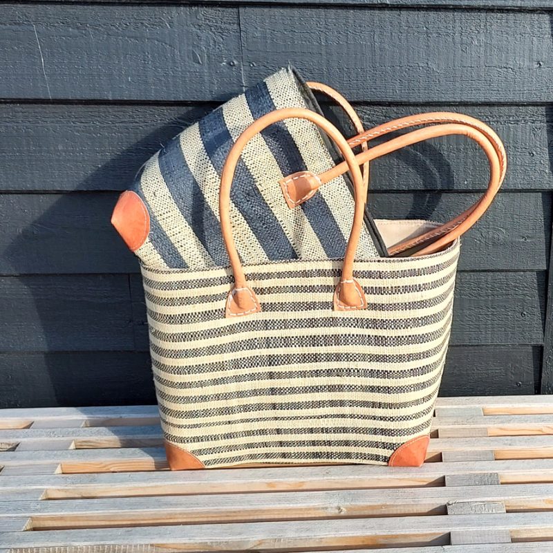 kurvetaske-af-bast-sort-strib kurvetaske-af-bast-sort-strib