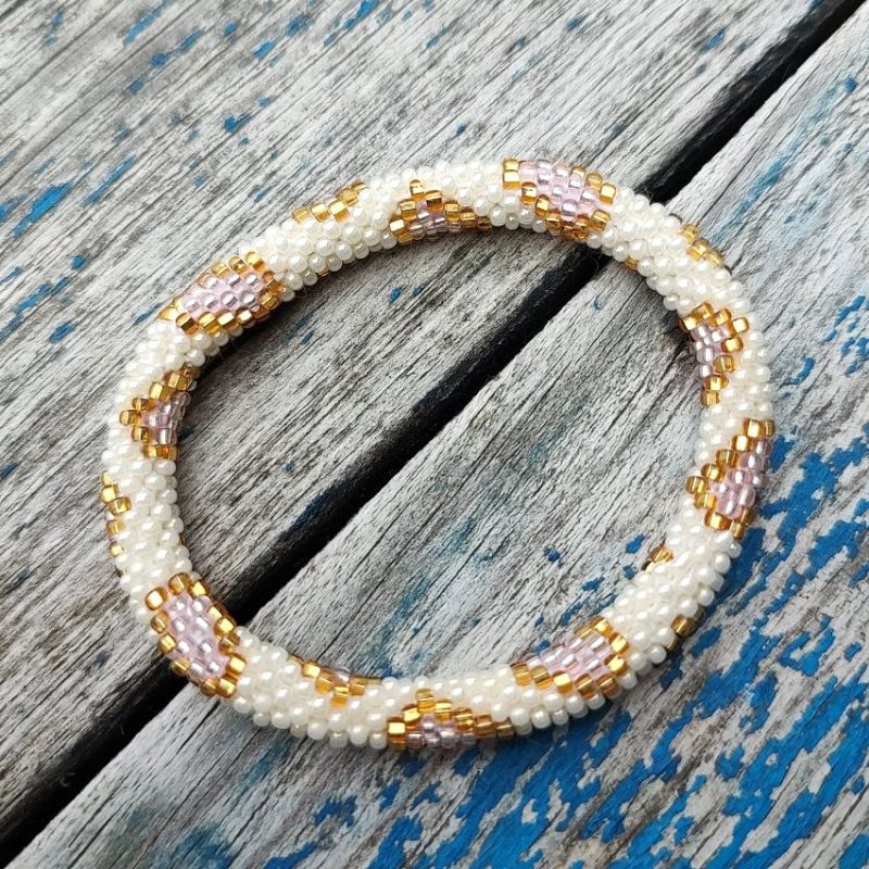 23-creme-guldpletter