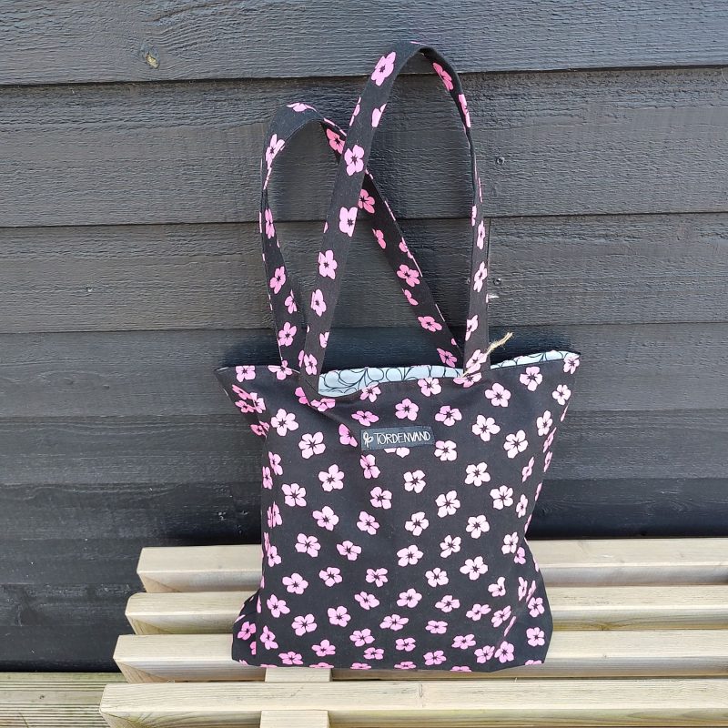 sort-m-pink-blomster sort-m-pink-blomster