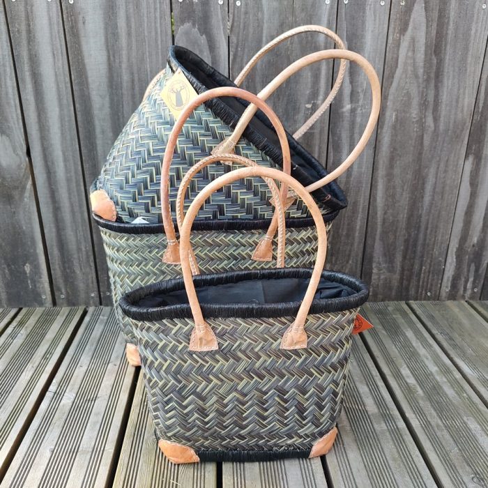 kurv-af-graes-natur-sort