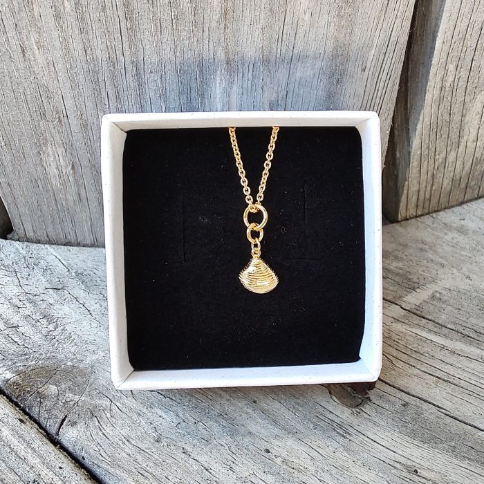 strandskal-vedhaeng-forgyldt-soelv