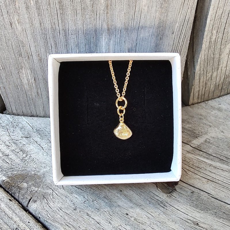 strandskal-vedhaeng-forgyldt-soelv