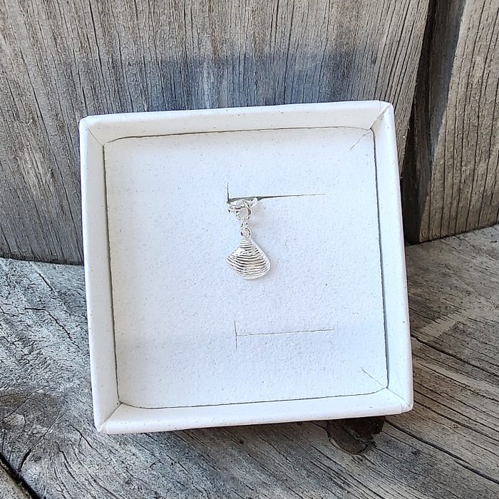 strandskal-vedhaeng-soelv