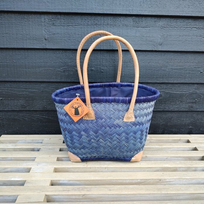 kurv-graes-hav-blaa-lille