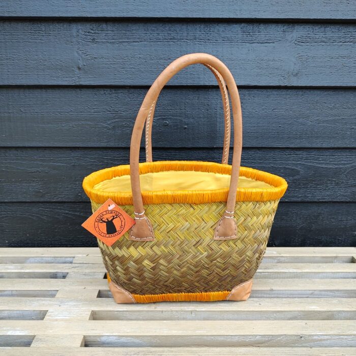 kurv-graes-solnedgang-gul