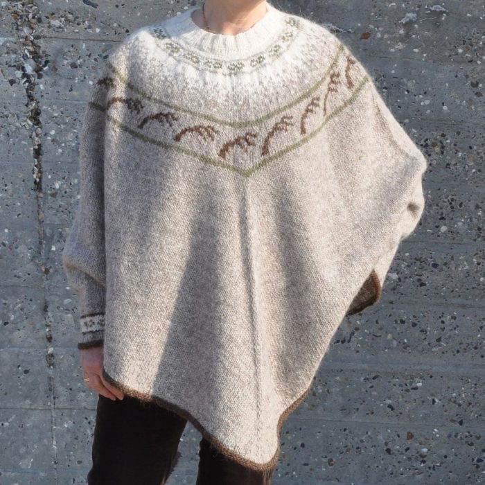 1thy-poncho-strikkeopskrift2